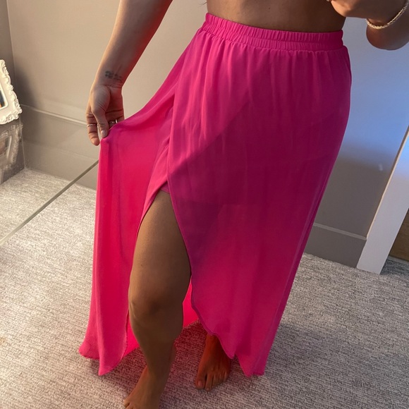 Long flowy pink skirt - Picture 2 of 3